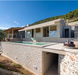 2 bedroom villa with pool and sea views in Bol, Brač Island, sleeps 4